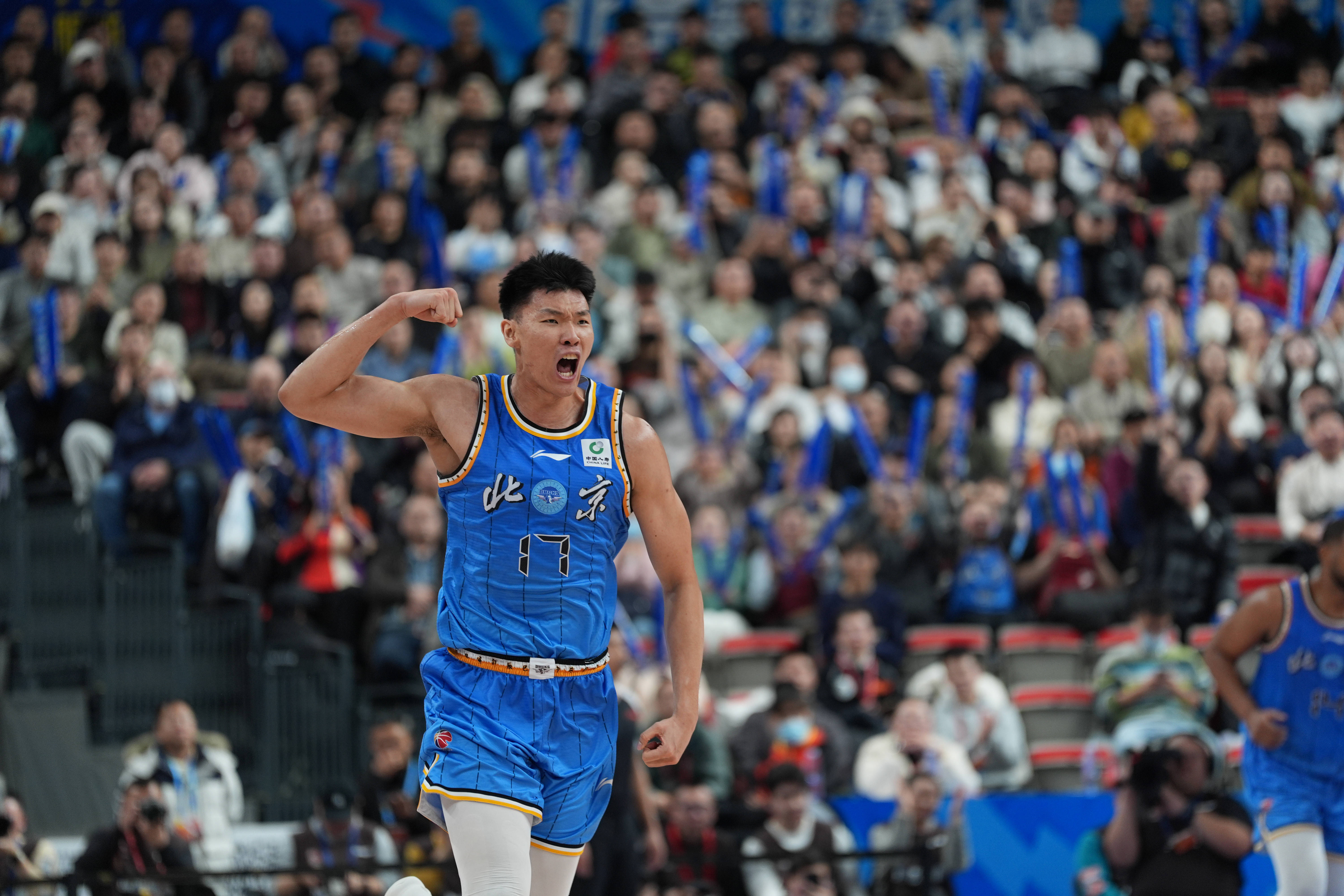 太狠了！关键时刻山东男篮备战CBA季后赛孟菲斯灰熊围绕欧篮联再遭质疑，布鲁克林篮网围绕欧冠队长鼓劲的简单介绍