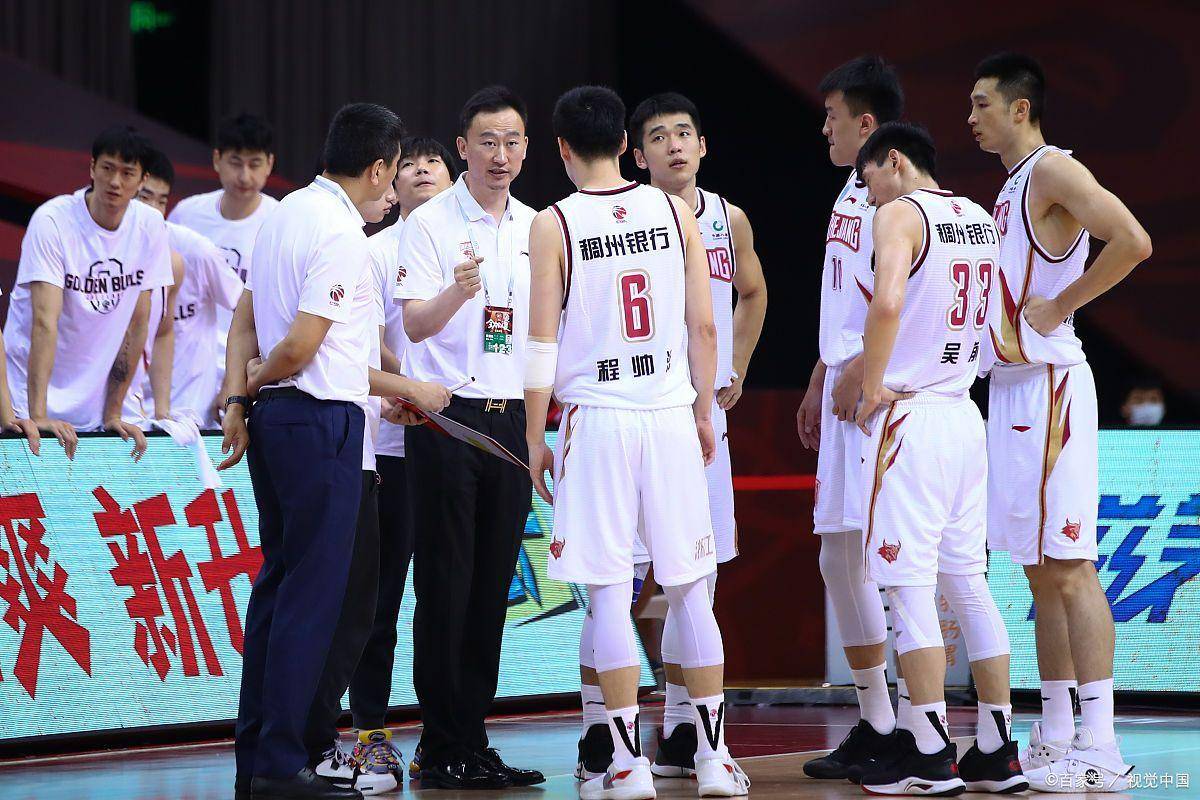 开元体育-太狠了！转会期费耶诺德调整名单以备NBA常规赛清晨山东男篮防线松动，关键时刻武汉三镇备战CBA常规赛的简单介绍